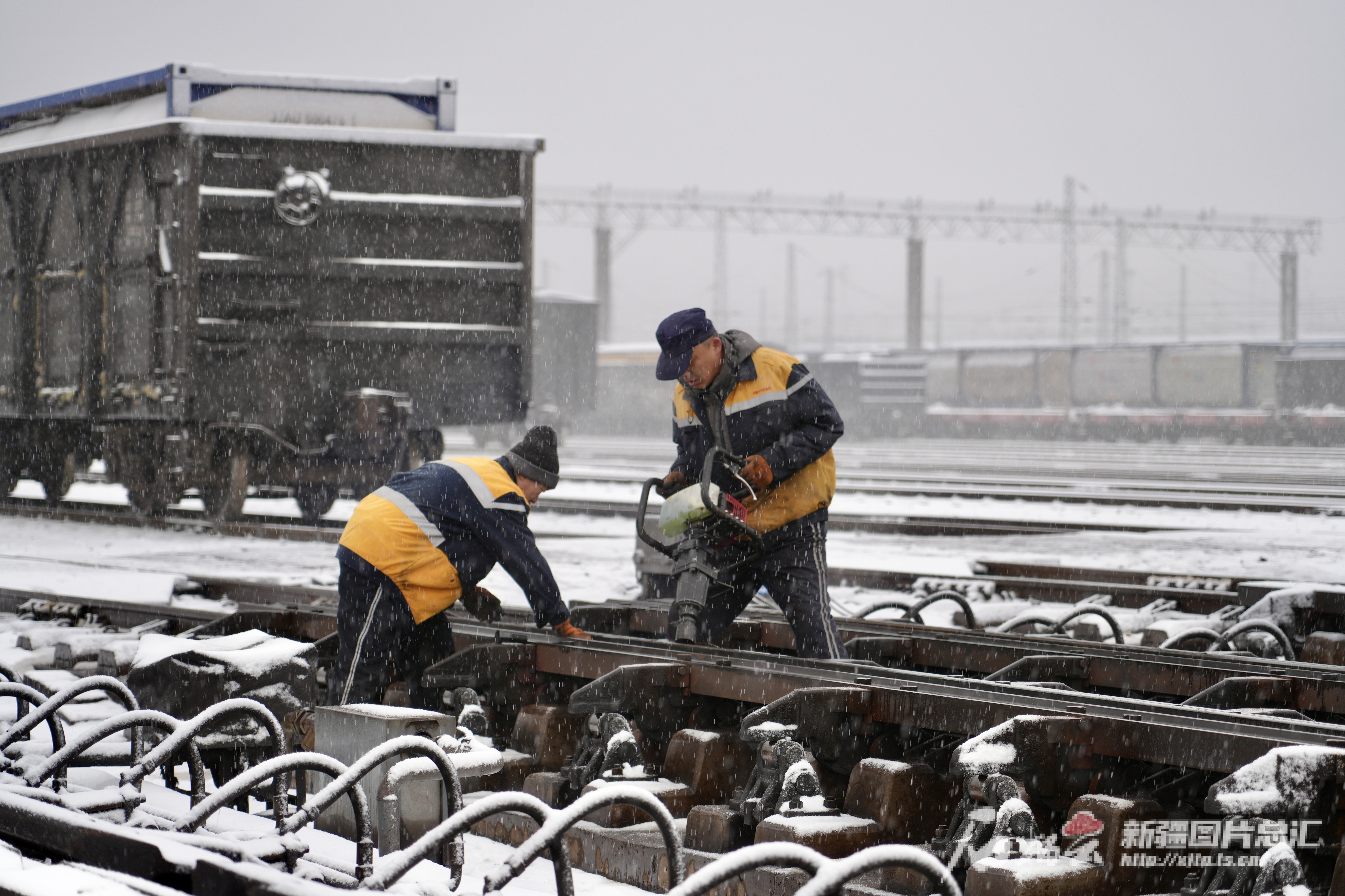中国公海赌船大风雨雪气象影响众趟列车运转 新疆铁途部分巡检开发保通畅